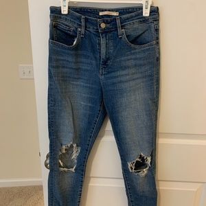 Levi skinny jeans, size 28in never worn